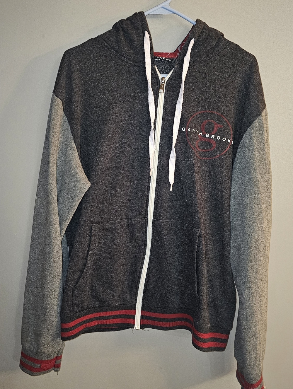 3/20.00. Garth Brooks Hoodie